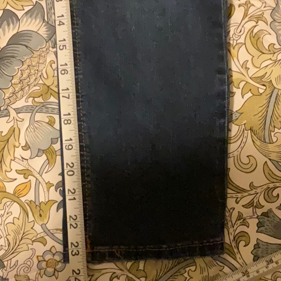 KENSIE CROPPED STRAIGHT LEG JEANS - Picture 5 of 7